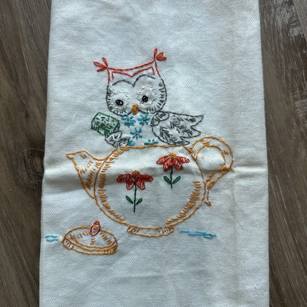 Vintage Tea Towel With An Owl And Tea Pot Embroidered - Picture 6 of 6